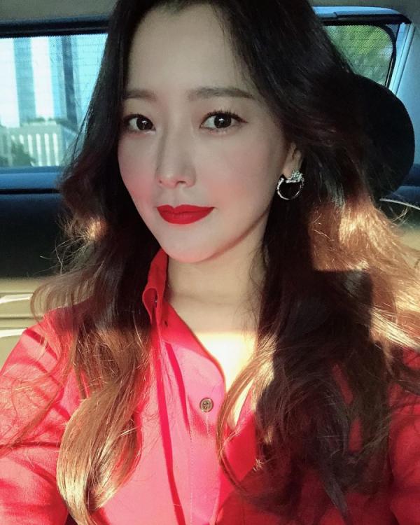 Kim Hee-sun, visual sehari-hari yang penuh warna 