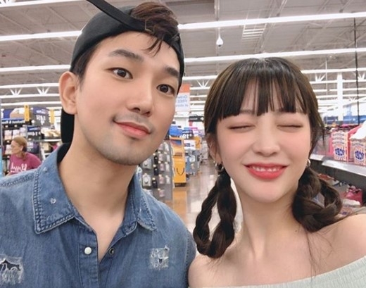 ‘최 예슬’ shared his daily life with her husband Geo on his Instagram on the 30th