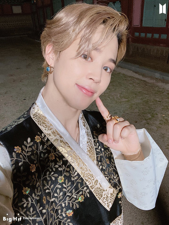 BTS Jimin greets fans with his crown prince-class beauty for the Chuseok holiday~