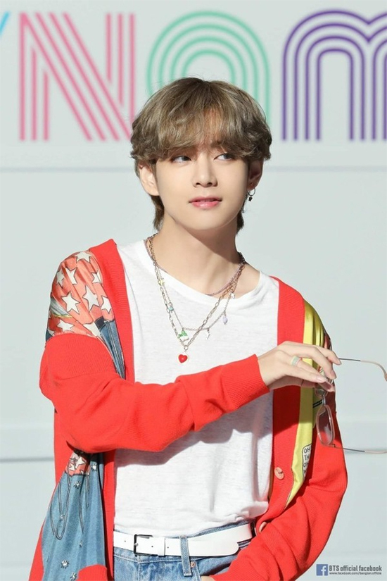 BTS' V, the world's most stylish male ranked #1!